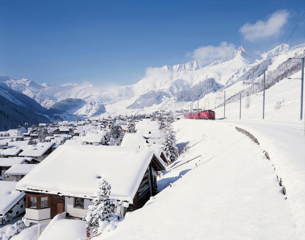 Hotel La Cruna Sedrun Exterior photo